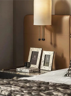 极简风样板间床头柜装架展厅相框现代香薰蜡烛书籍装饰品道具摆件