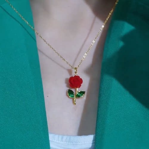 精致浪漫玫瑰花项链轻奢ins时尚气质百搭花朵锁骨吊坠钛钢