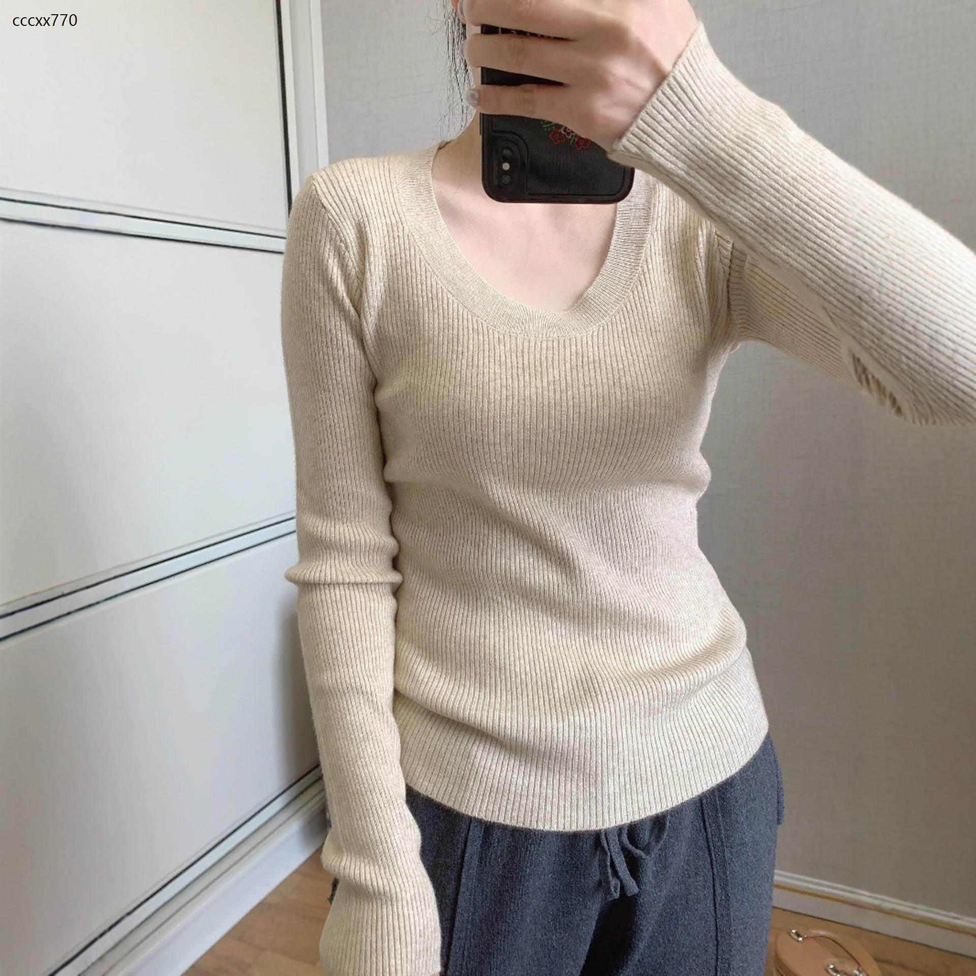 2025新款低圆领打底衫女秋冬高级感修身内搭毛衣U领别致绝美针织