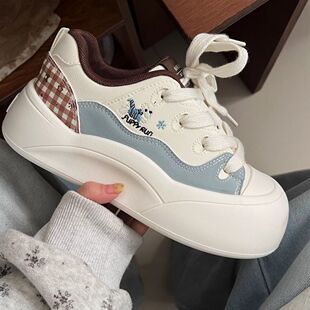 可爱小狗厚底小白鞋女2026新款小众百搭设计面包鞋女复古高街板鞋
