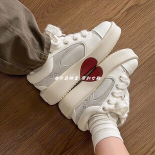 小众设计白红色爱心板鞋女ins厚底增高休闲小白鞋复古高街面包鞋