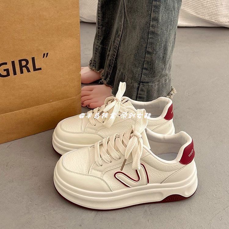 V字设计感小白鞋2026新款松糕厚底百搭休闲运动板鞋增高面包鞋女