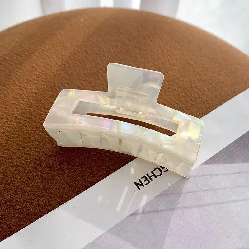 rHaiClaweapinFemBfoG