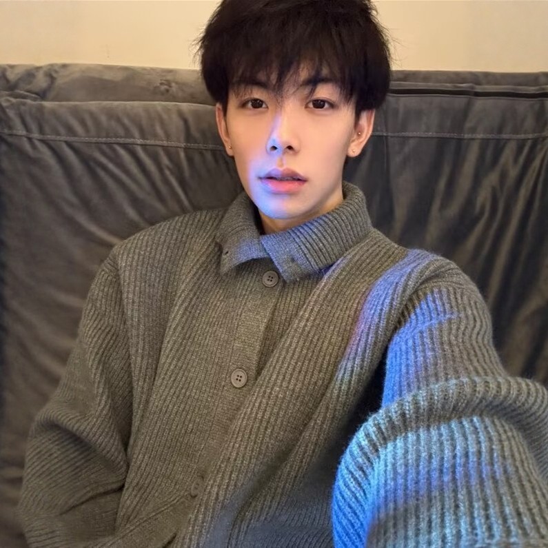 深灰色开衫外套男秋冬款高级感韩系风格穿搭针织衫少年感痞帅毛衣