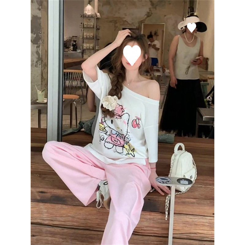 工厂直销白色kitty印花斜肩短袖T恤女夏季设计感露肩宽松辣妹上衣