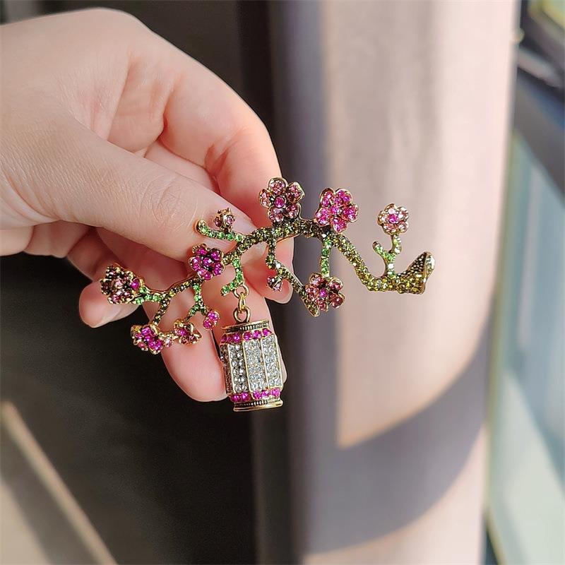 新款时尚梅花胸针欧美复古水钻梅花盆栽别针胸花配饰女服装brooch