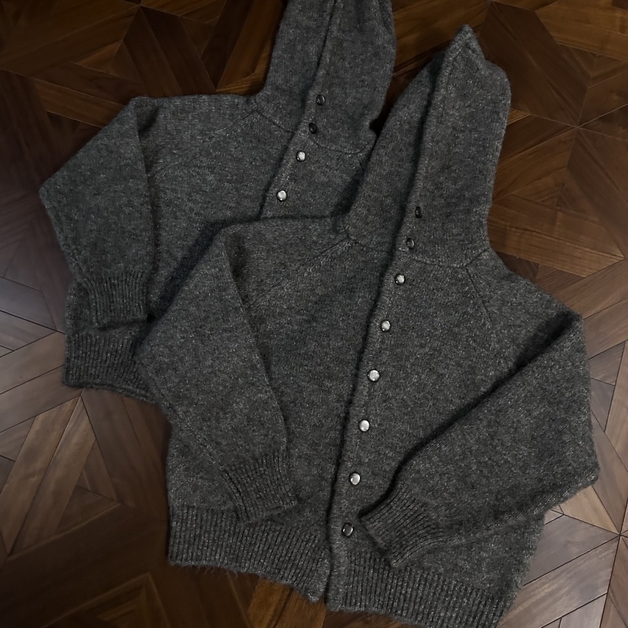 美利诺慕斯山羊绒水晶扣连帽毛衣