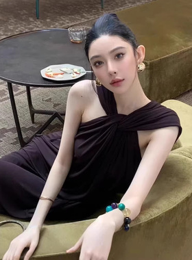 F250616法式气质轻奢高级设计感巨好看深紫色扭结V领气质减龄连衣