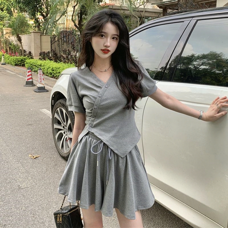 时尚休闲上衣裙裤套装女韩版夏新款褶皱不规则短袖T恤+短裤两件套