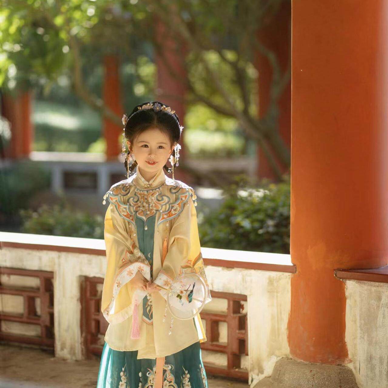 超仙金盏玉台明制中秋节唐装