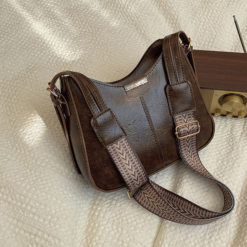 包包韩系感百搭水桶包秋早春2024新款复古小众设计宽带斜挎包