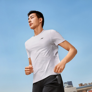 速干透气运动T恤衫 亲肤柔软针织面料圆领短袖 男士 斯凯奇2025秋季