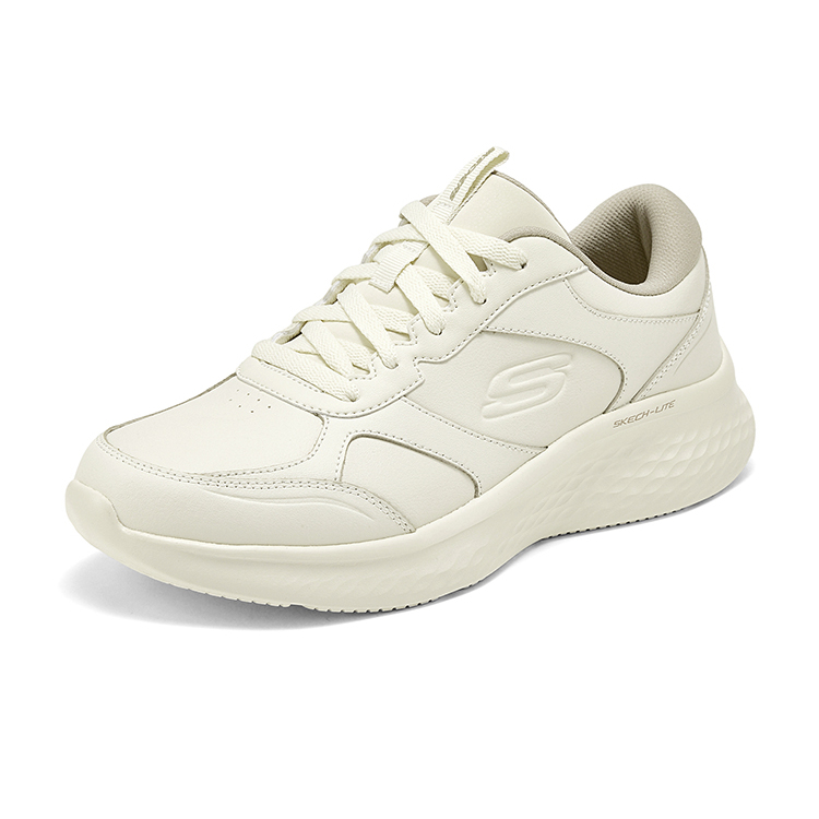 鞋底采用EVA材质，轻量舒适