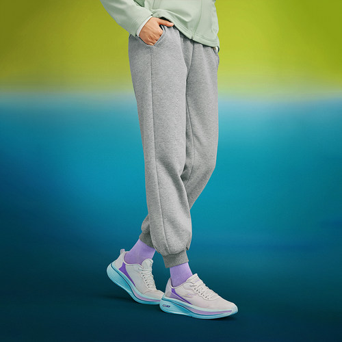 添加火山岩加绒面料，柔软舒适