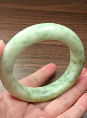 天然岫玉甲翠正圈手镯59口女款