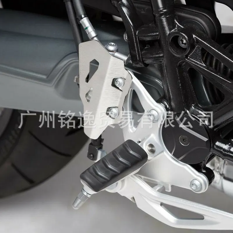 适用于拿铁 BMW R NINE T R9T 攀爬者 刹车保护罩 后刹车泵护盖