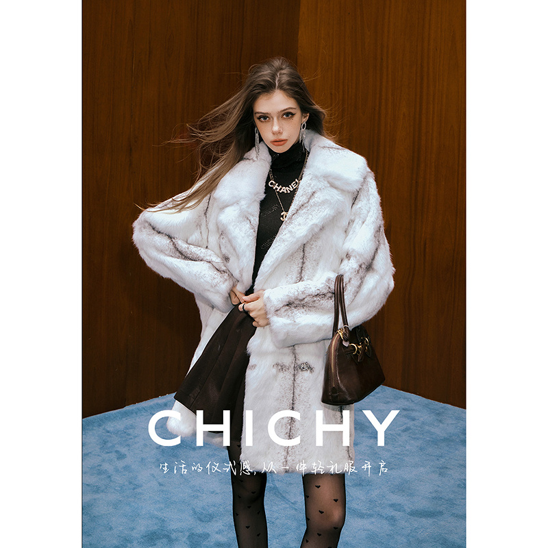 CHICHY米白色中长款皮毛一体外套