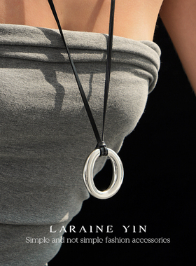 LARAINE YIN黑绳质感银椭圆环时髦现代感项链可调节秋冬毛衣链