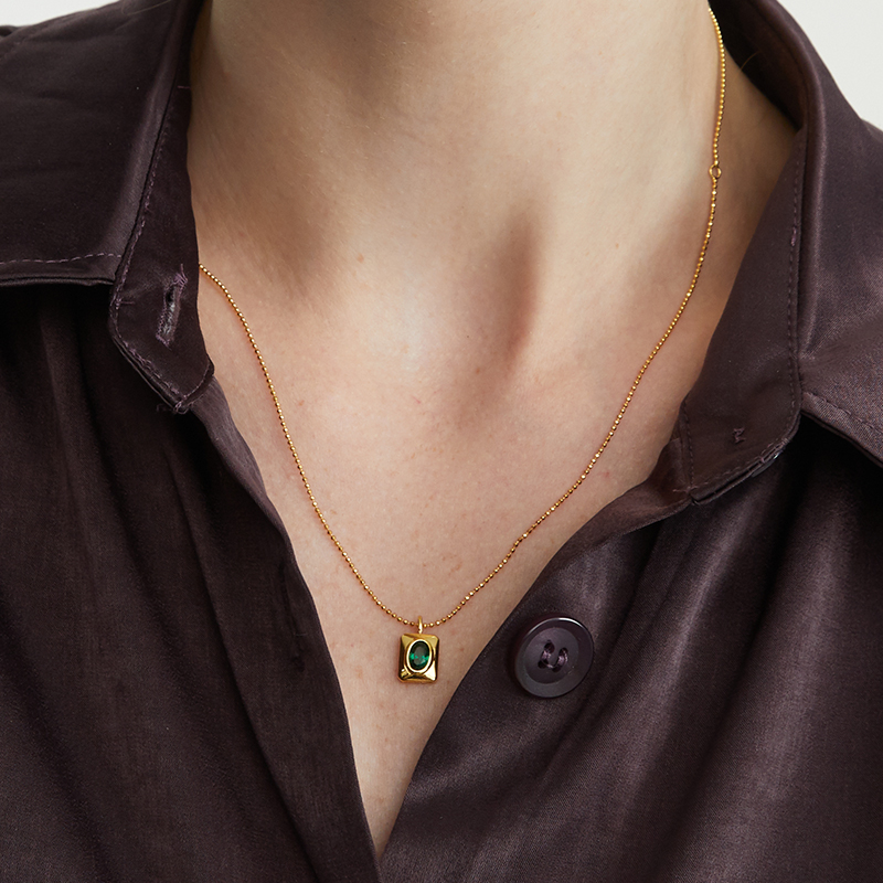 LARAINE YIN绿色项链轻奢新款锁骨链高级设计感潮流吊坠