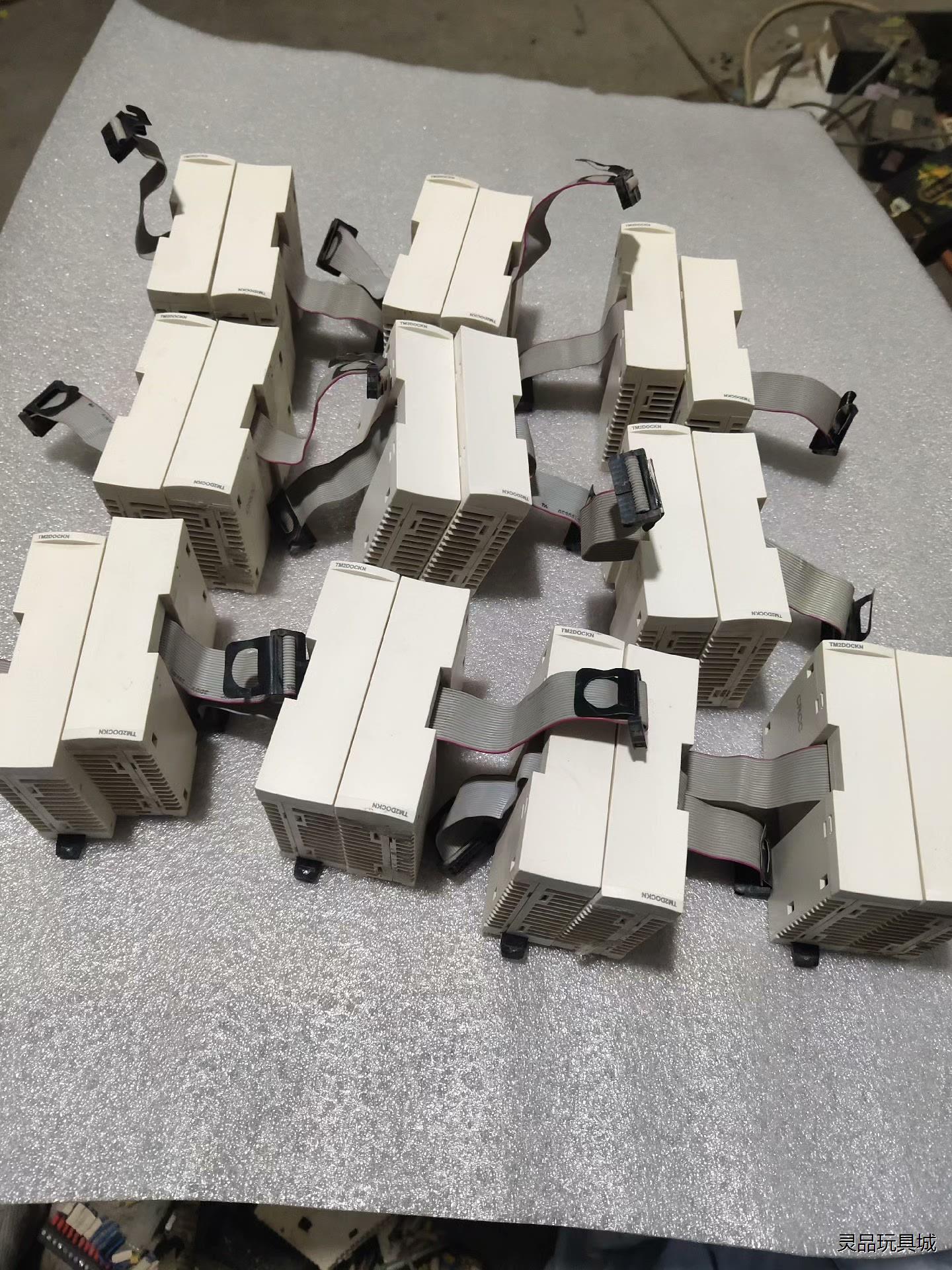 施耐德TM2DOCKN模块，全白的19块，一块有一侧稍微发点议价商品
