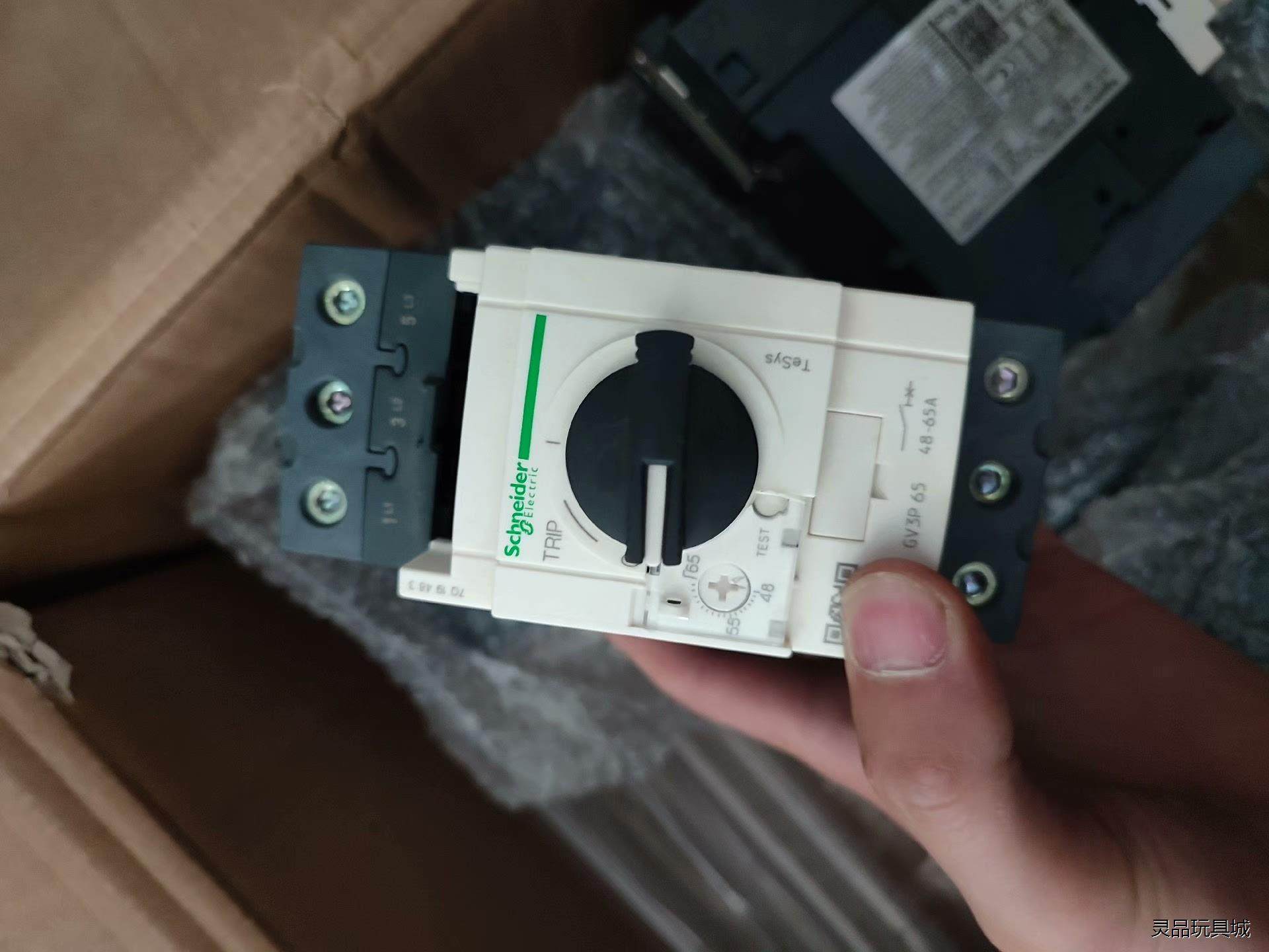 施耐德GV3P65仅仅准备安装辅助触点拆掉防尘盖全新全新。议价商品