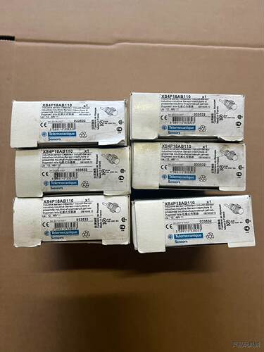 施耐德接近开关，XS4P18AB110，全新现货还剩1只，包议价商品