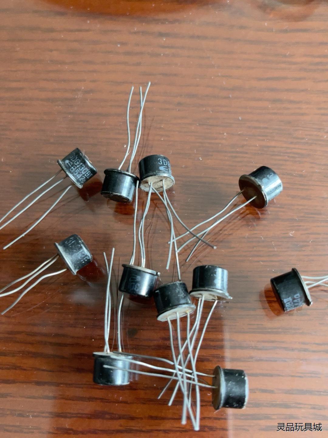 3DG130B硅高频三极管，全新库存，黄点的，单价2元，仅有议价商品