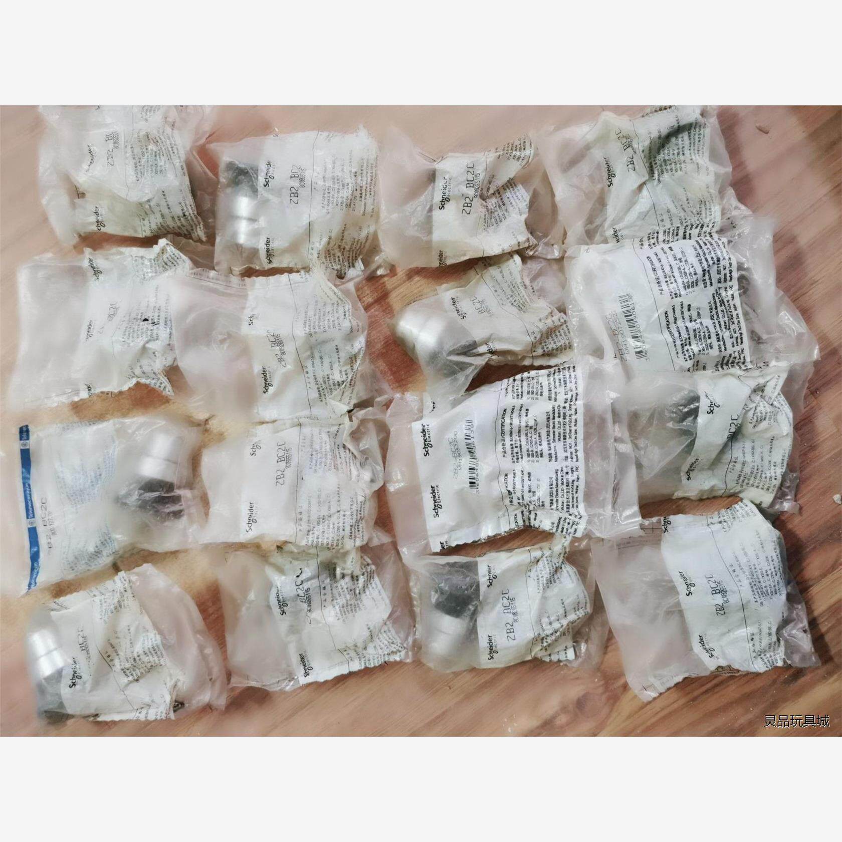 施耐德ZB2-BC2C全新原装