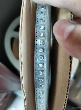 有8盘共16000个，50v2.2uf 华冠贴片电容4*5m议价商品