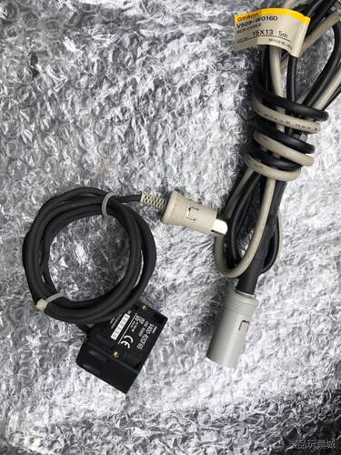 欧姆龙读码器 V400-R2CF65扫码器条码阅读器 原装正议价商品