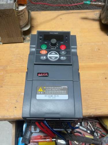 上海赫茨HZ300M1-1r5g变频器1.5kw原装拆机变频议价商品