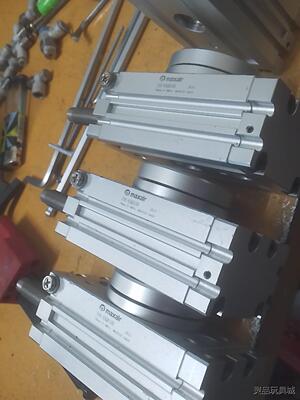 maxair旋转气缸四个，型号15A-ASQB10R，有需要议价商品