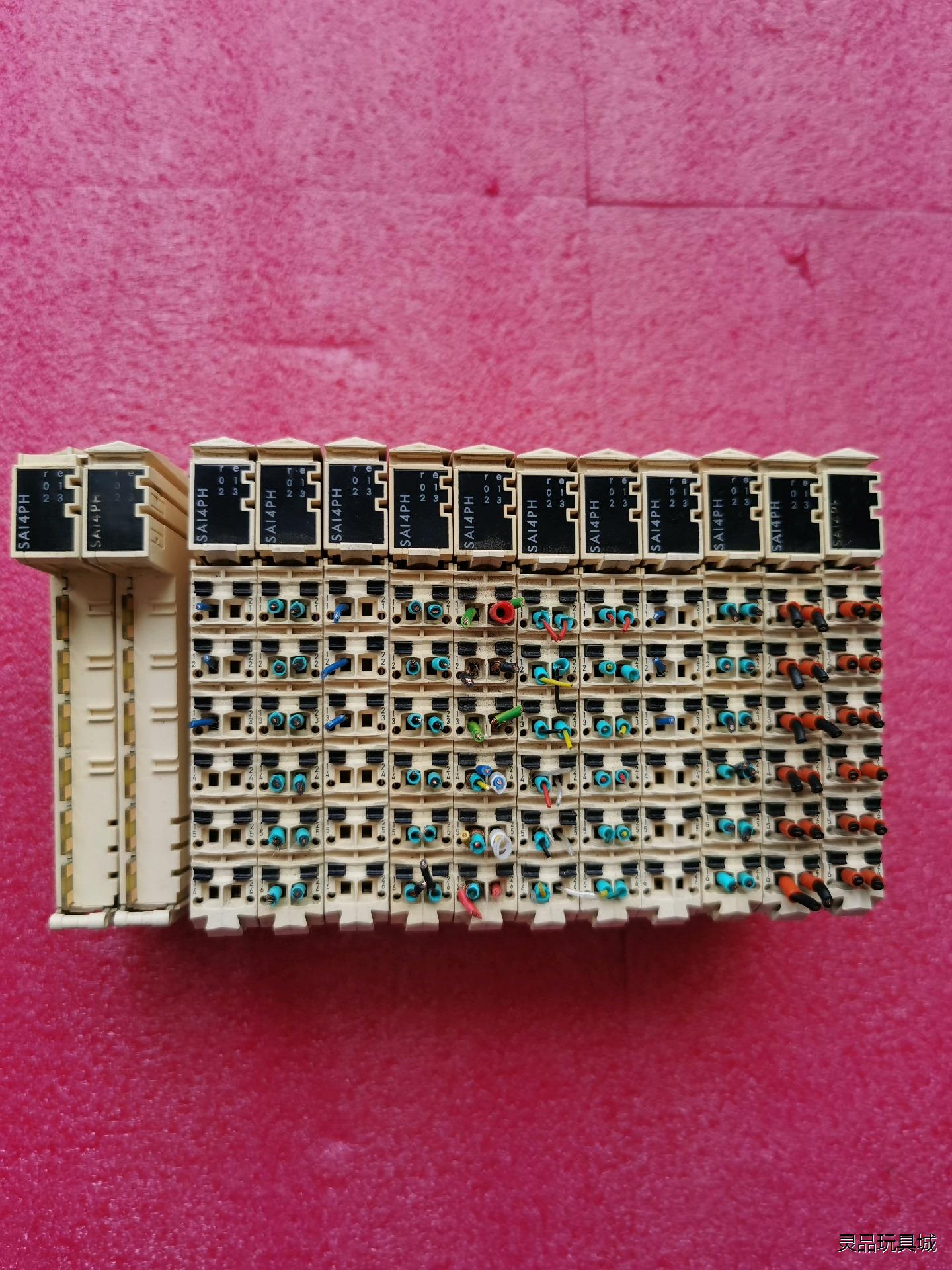 TM5SAI4PH施耐德原装PLC模块功能包好，实物图拍摄。议价商品