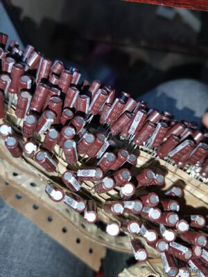 共800个 16v47uf 台湾金山，高频低阻 5*11mm议价商品