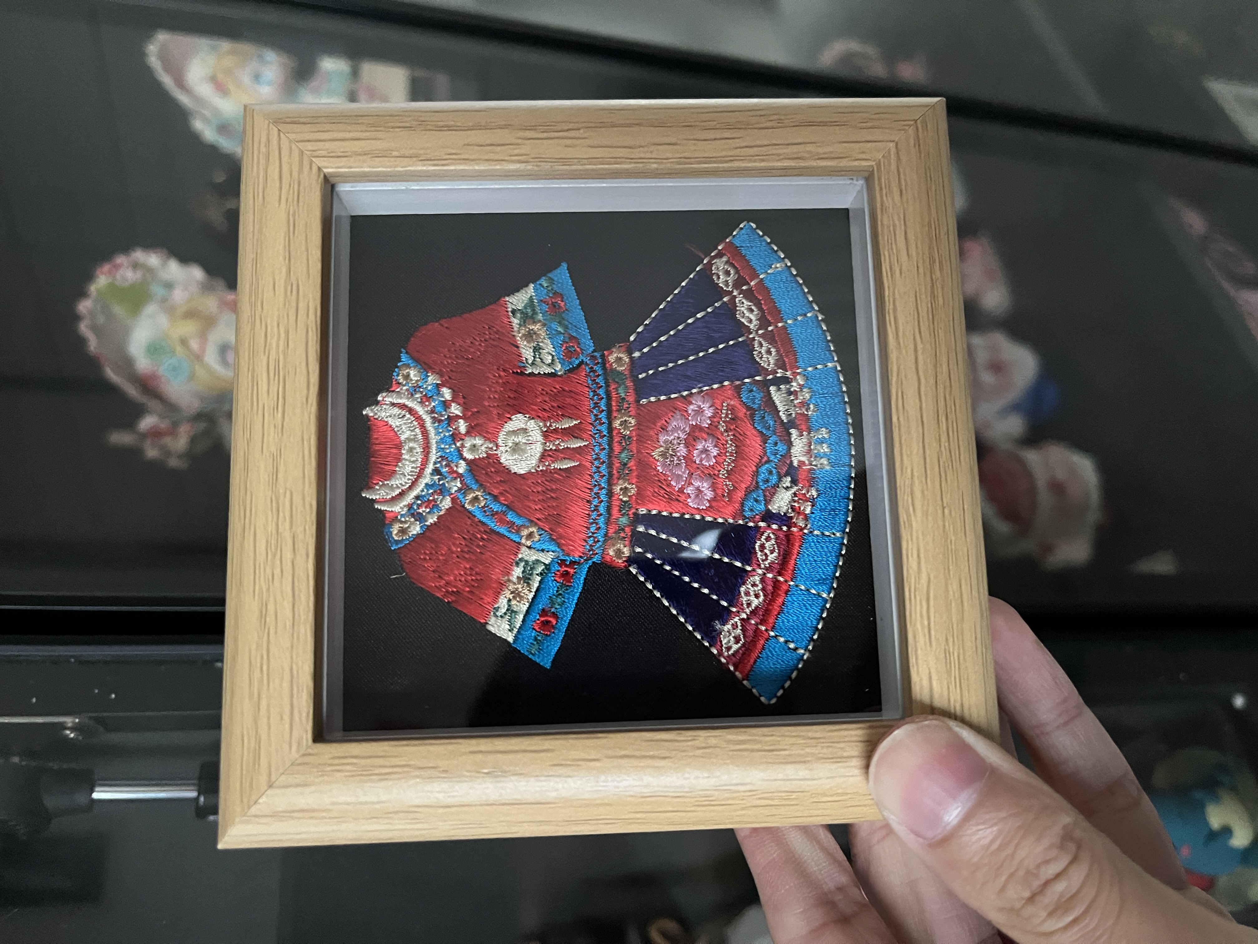 贵州特色纪念品苗族非遗刺绣文创相框摆件民族服饰银饰装饰画礼物图片