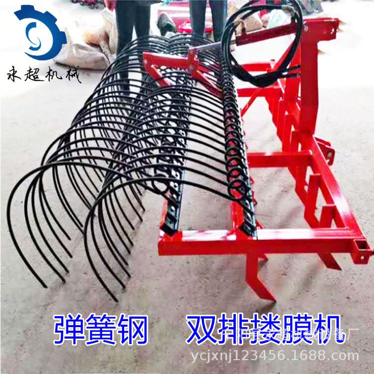 喀什地区土地地膜回收机残膜杂草捡拾机四轮车带搂膜机厂家现货供