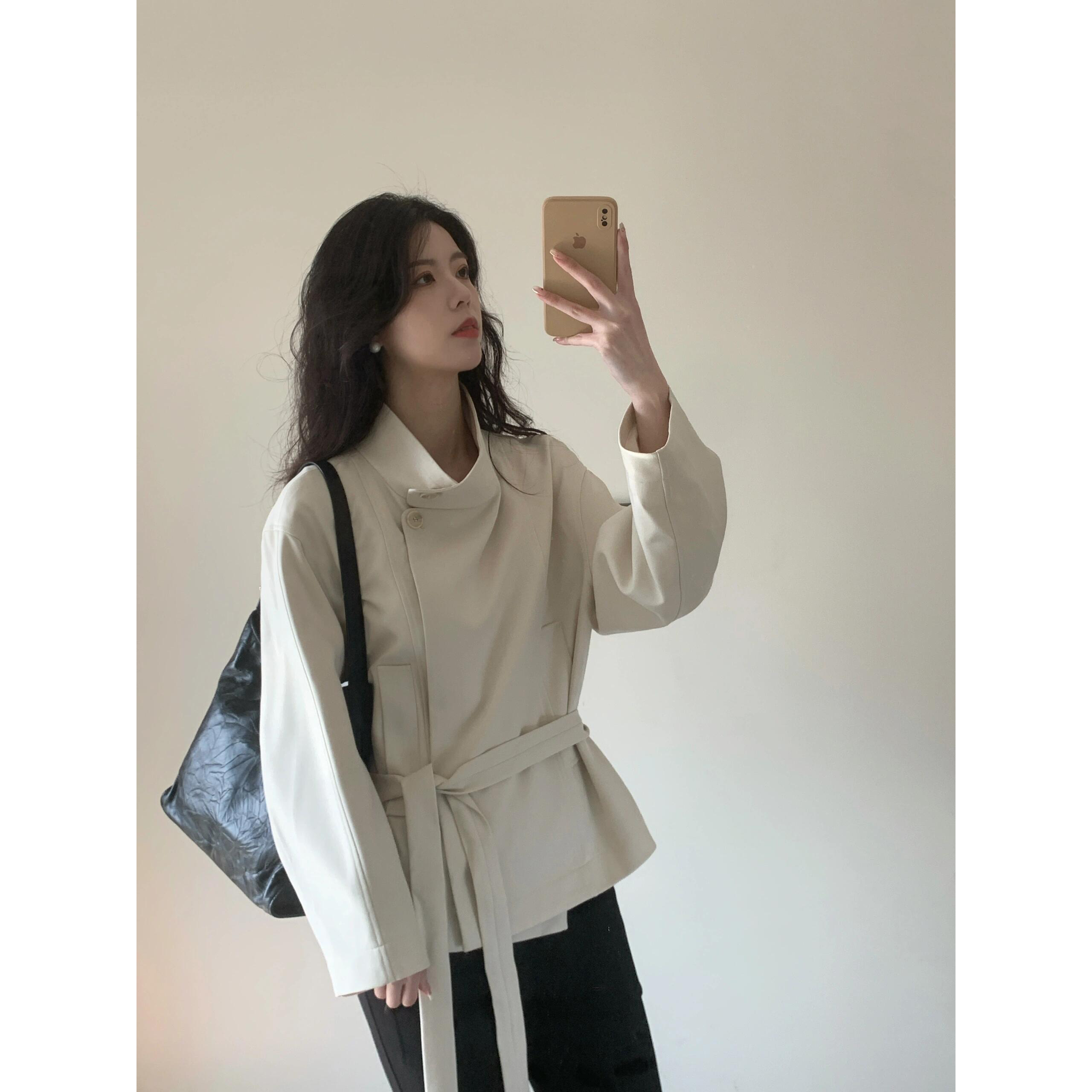 韩系温柔风奶白色立领短款风衣女