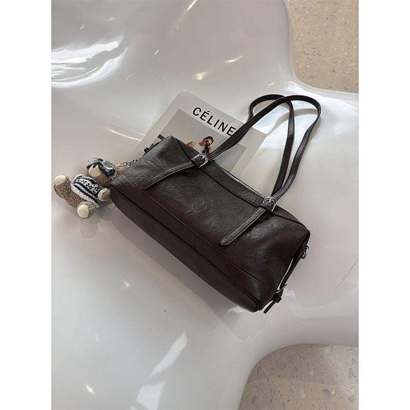 泡芙小姐大容量斜挎单肩腋下包冬