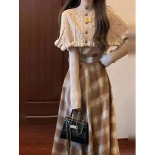 Queen法式千金风斗篷毛衣连衣裙子女秋冬2025新款高级感小个子香