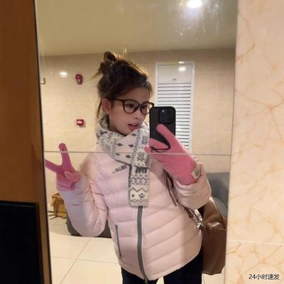 Queen斜拉链设计粉色羽绒