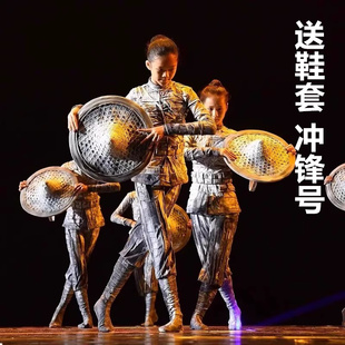 第十三届小荷风采穿过红色的光儿童舞蹈演出服装红色主题斗笠道具