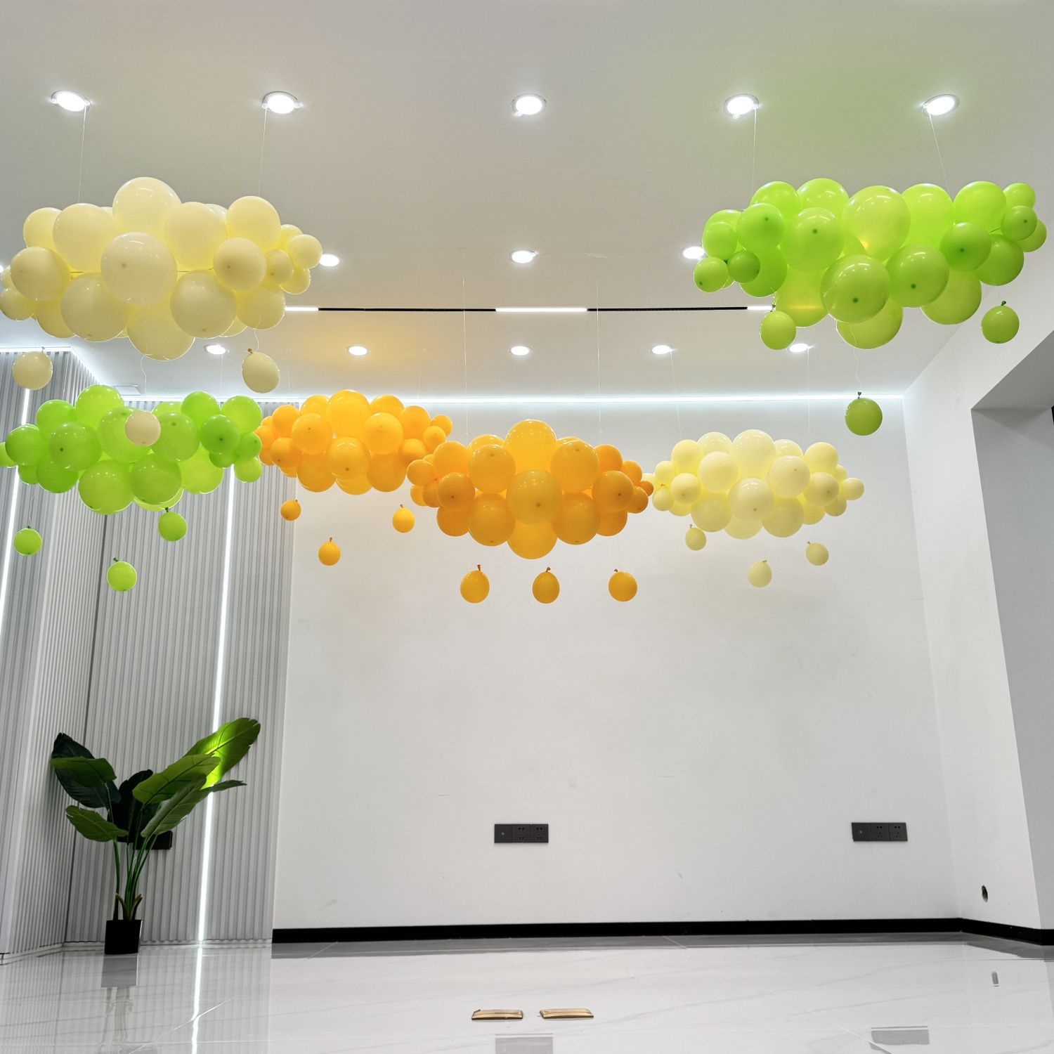 五一劳动节氛围布置云朵气球教室汽车店商场超市店铺开业节日装饰