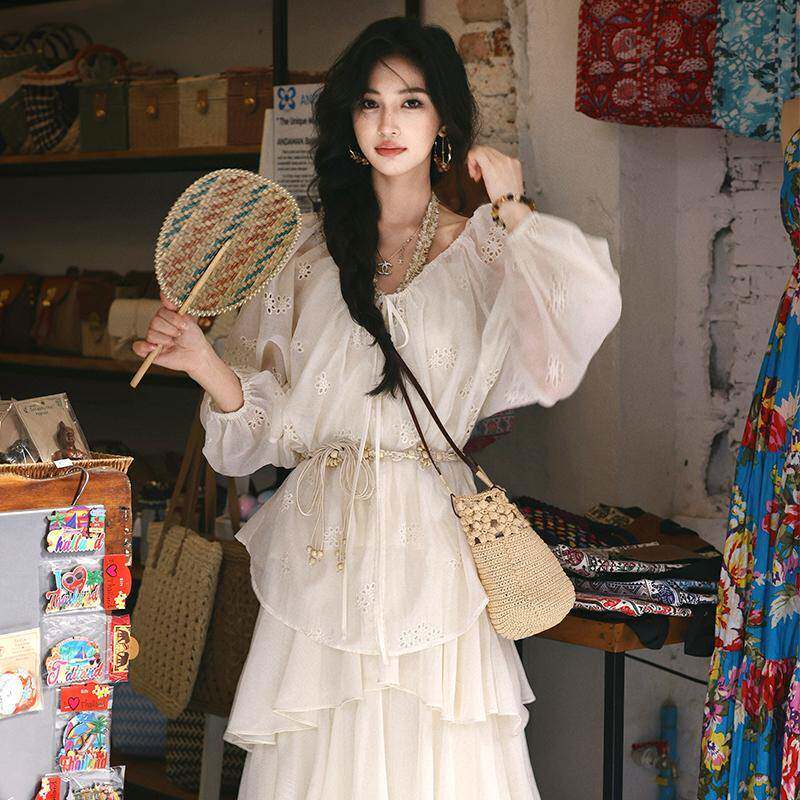 AZure法式复古镂空提花防晒衫挂脖V领吊带蛋糕长裙显瘦气质套装