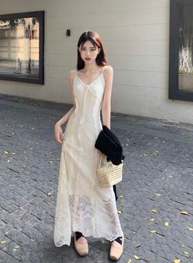 海边度假V领蕾丝吊带连衣裙女2025新款秋季桔梗法式气质仙女长裙