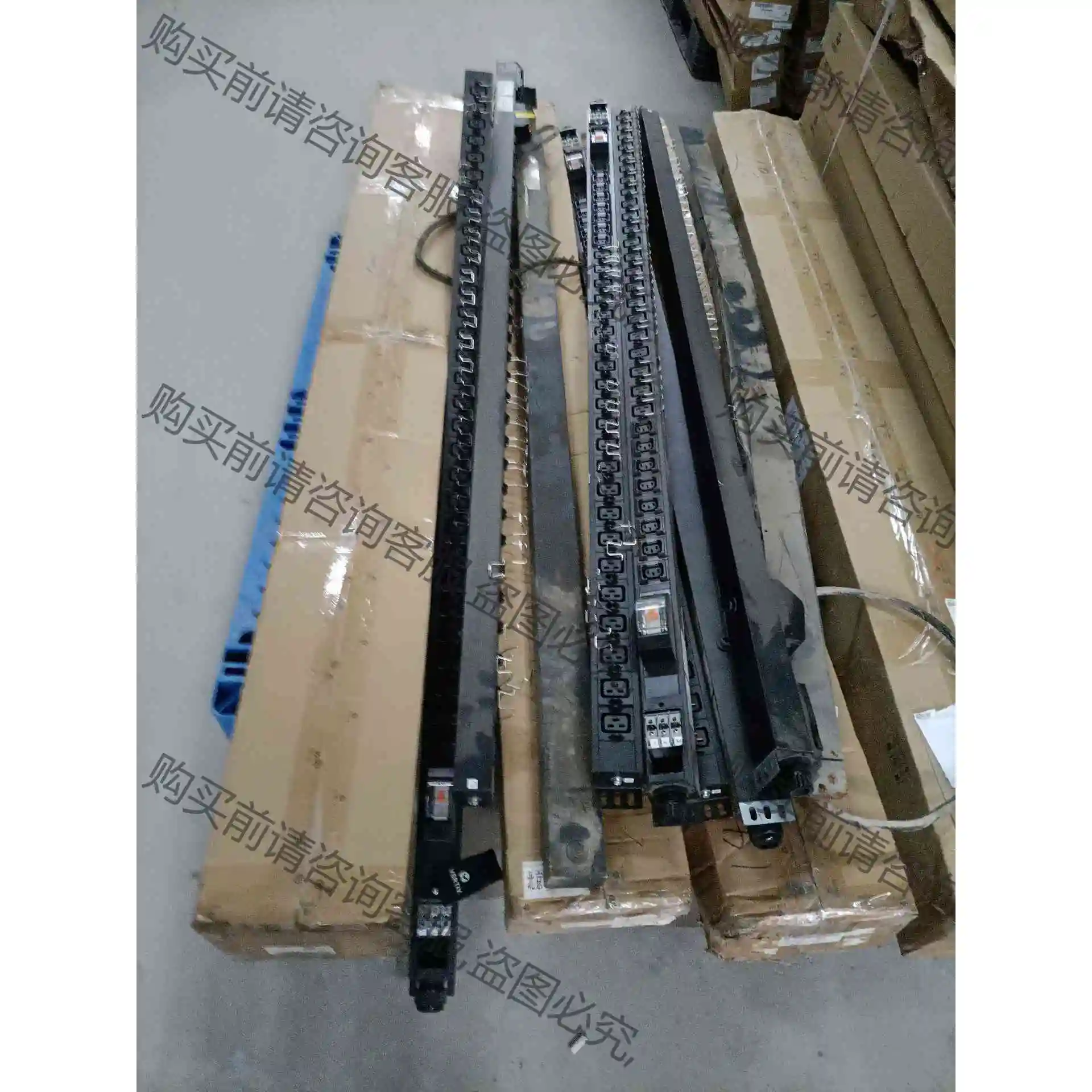 维谛PDU电源分配器插线板，长度1.7米，插排30位，售价2 议价产品