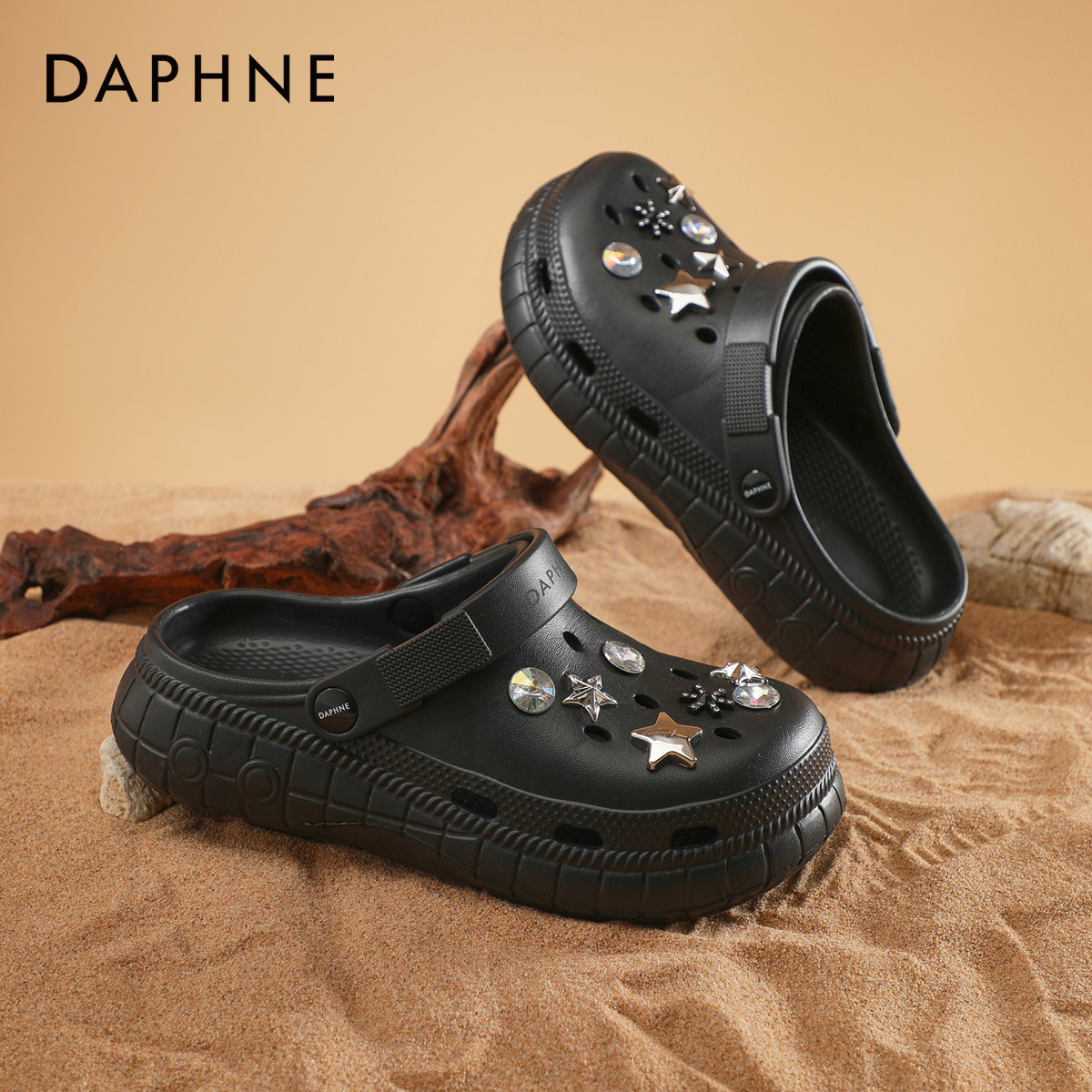 达芙妮星星洞洞鞋女款2026新款夏季软底水钻沙滩鞋外穿踩屎感拖鞋