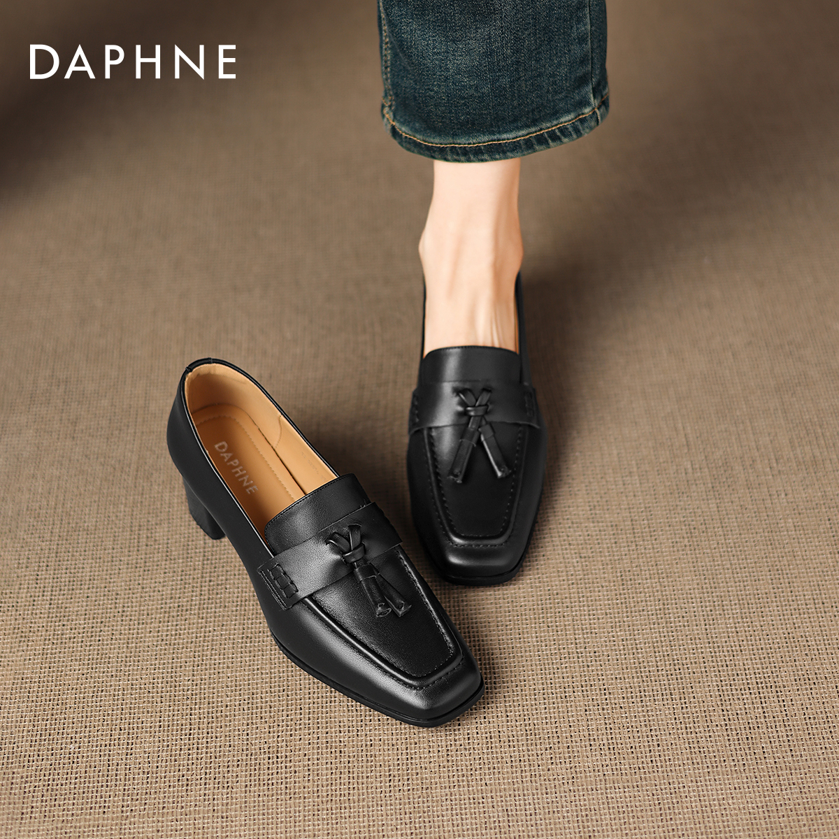 达芙妮乐福鞋女方头粗跟黑色皮鞋