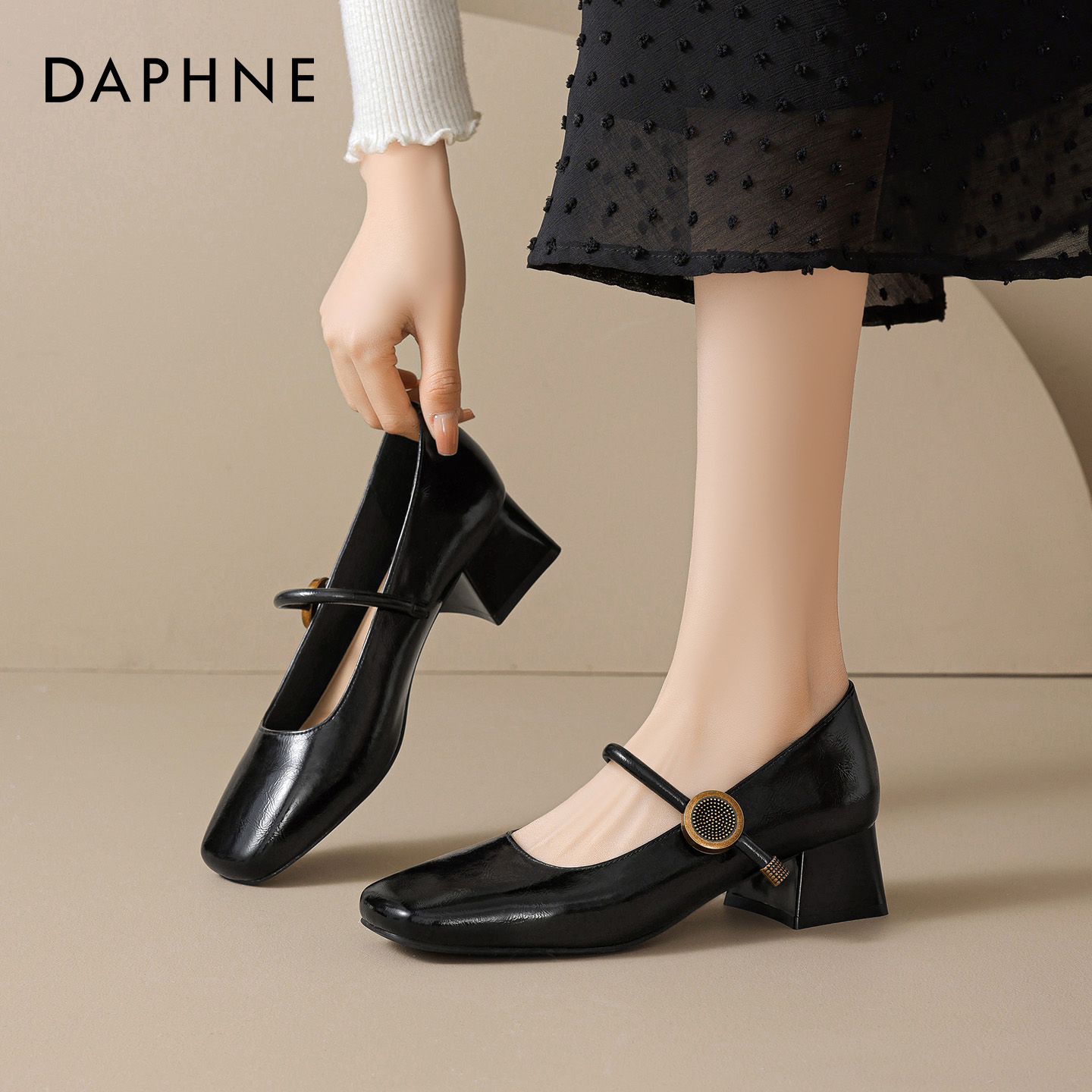 达芙妮黑色单鞋女2025新款配裙子