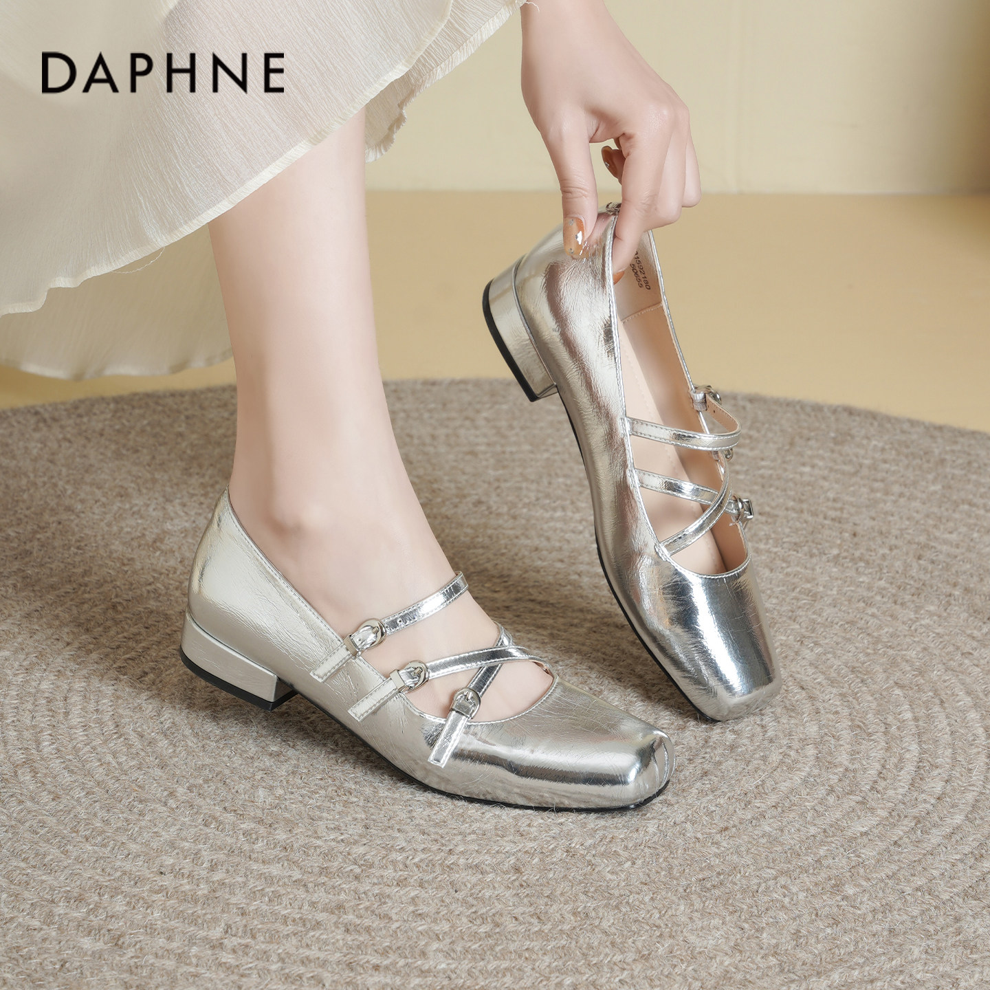 达芙妮银色单鞋女2026新款早春漂亮芭蕾舞鞋子粗跟法式玛丽珍女鞋