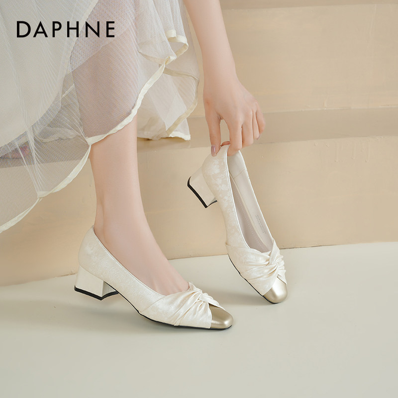 达芙妮方头浅口单鞋女2026新款春季豆豆鞋女通勤风软底妈妈鞋子女